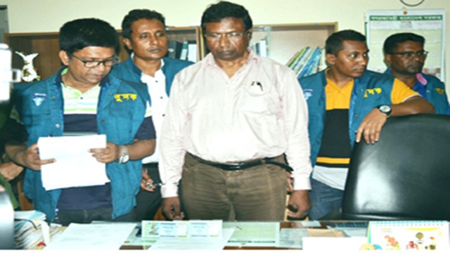 DPE official held in Rangpur over bribe