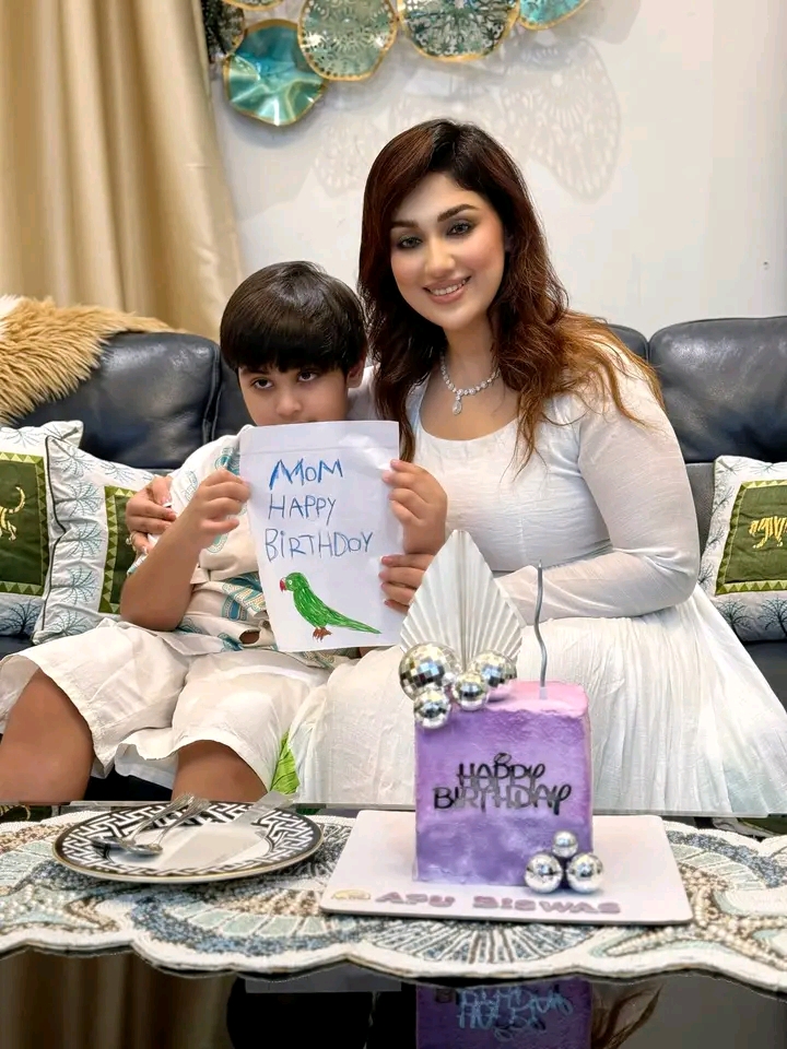 ছেলের সঙ্গে কেক কেটে জন্মদিন উদযাপন করলেন অপু বিশ্বাস