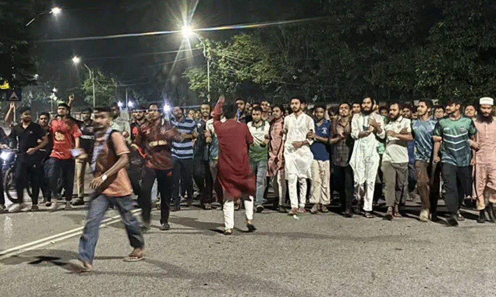 মধ্যরাতে উত্তাল বুয়েট