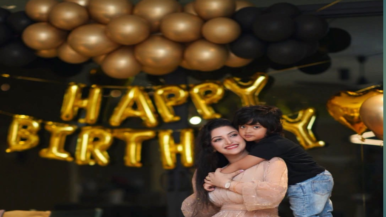 যেভাবে উদযাপন করলেন পরীমণির জন্মদিন