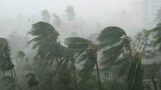 সন্ধ্যায় ৬০ কিমি বেগে ঝড়, তিন বিভাগে ভারি বর্ষণের শঙ্কা