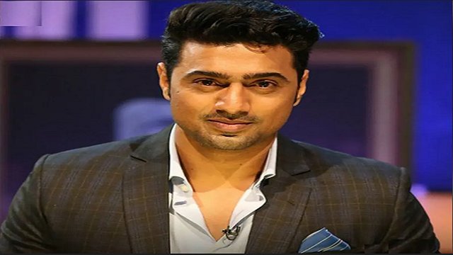 নিজের হাতে জাল ফেলে মাছ ধরলেন দেব