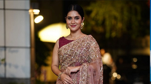 ডক্টরেট ডিগ্রি অর্জন করলেন অভিনেত্রী মিথিলা