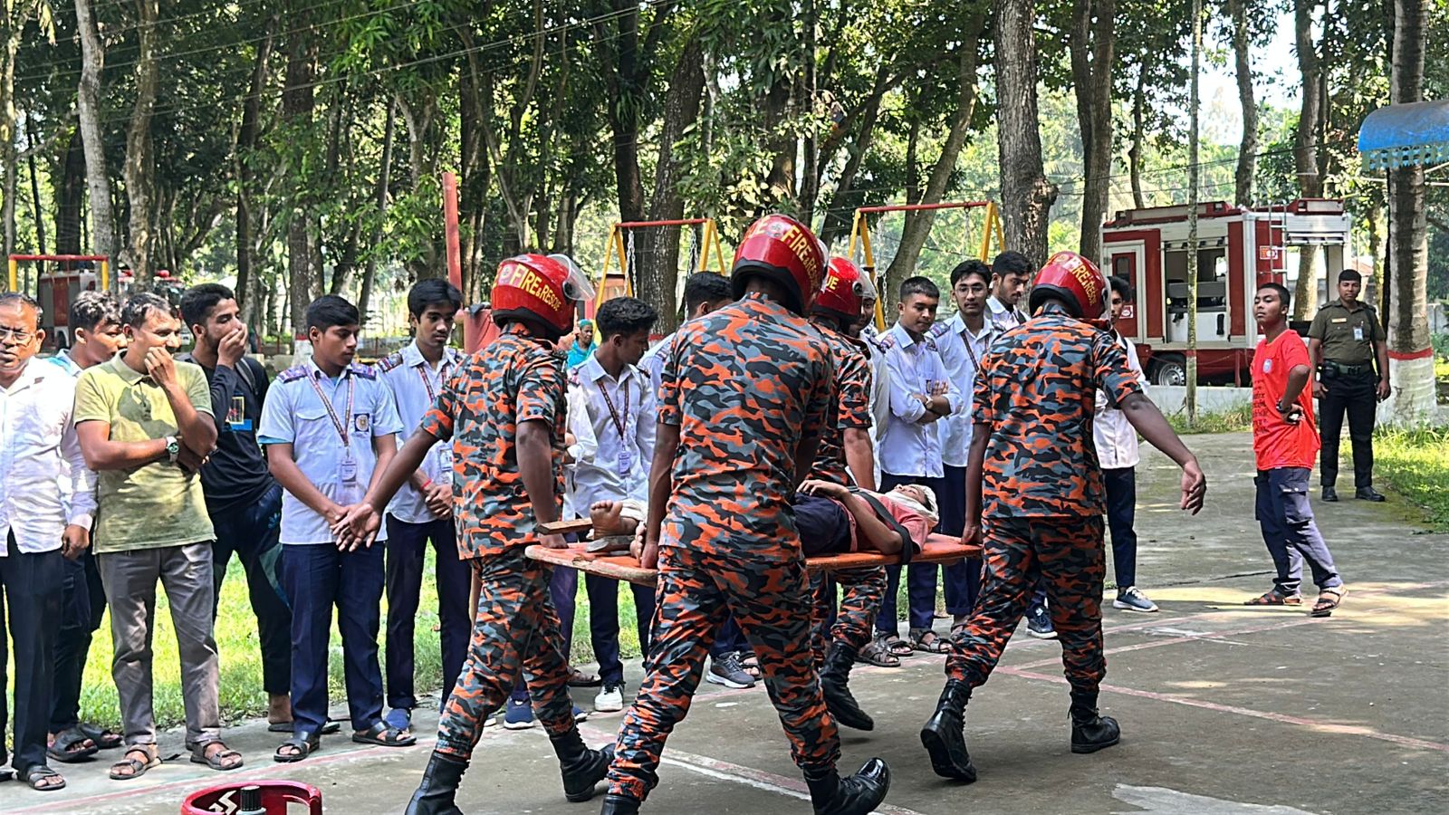 রাজারহাটে আন্তর্জাতিক দুর্যোগ প্রশমন দিবস ও মহড়া অনুষ্ঠিত