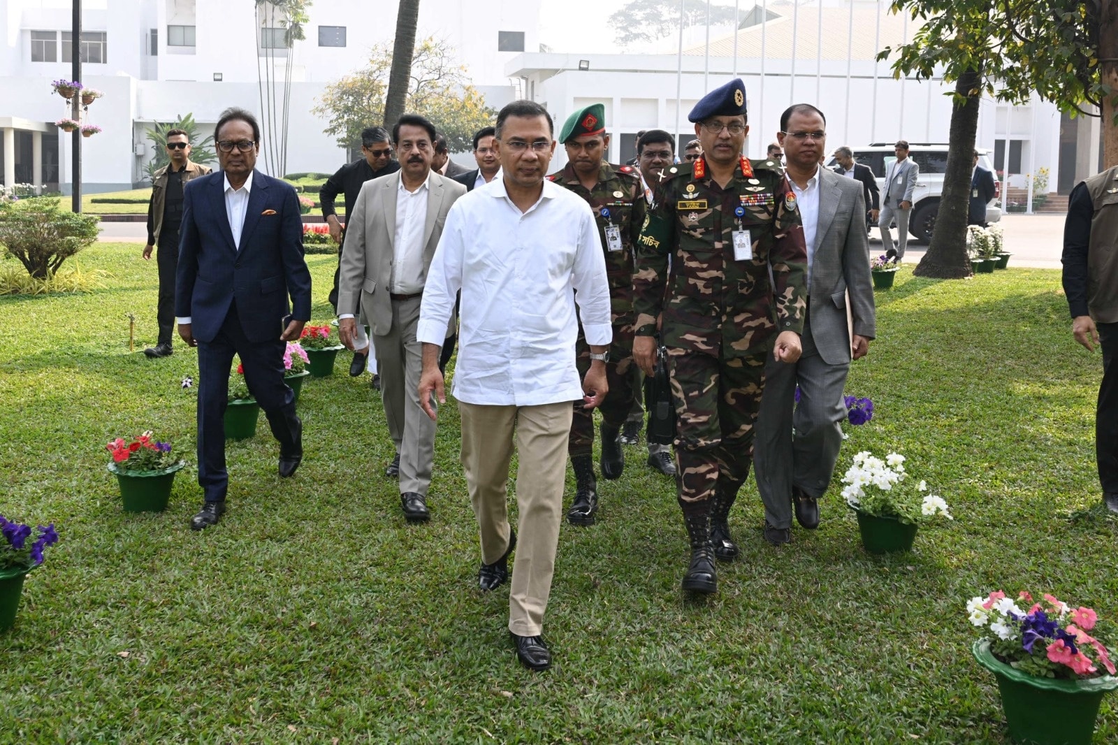 প্রথমবারের মতো তেজগাঁও কার্যালয়ে দায়িত্ব নিলেন প্রধানমন্ত্রী তারেক রহমান