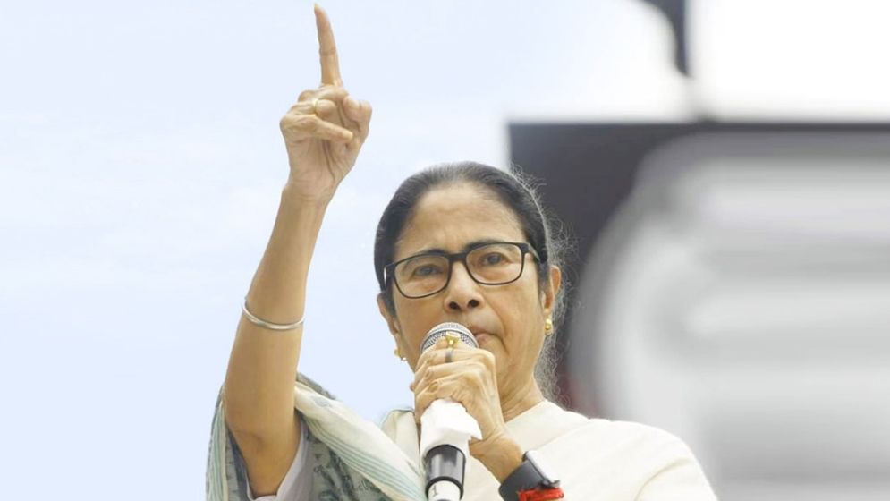 ভারতীয় নাগরিকদের বাংলাদেশে ঠেলছে BSF, নাকি বাড়াবাড়ি? মমতা ব্যানার্জির উদ্বেগ