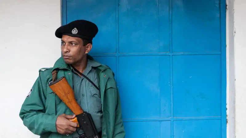 নির্বাচনের আগে রাজনৈতিক ও গুরুত্বপূর্ণ ব্যক্তিদের নিরাপত্তায় ‘গানম্যান’ প্রক্রিয়া তদারকি