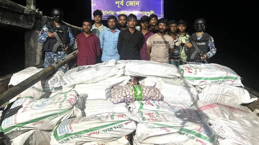 কক্সবাজারে মাদক ও খাদ্যপণ্য পাচারকালে ১০ জন আটক