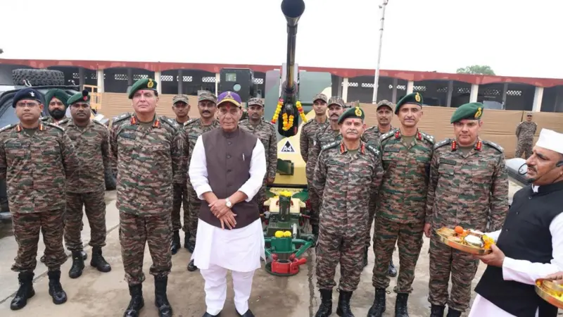 সীমান্তে দুঃসাহস দেখালে পাকিস্তানের ‘ইতিহাস-ভূগোল বদলে যাবে’: রাজনাথ সিংয়ের হুঁশিয়ারি