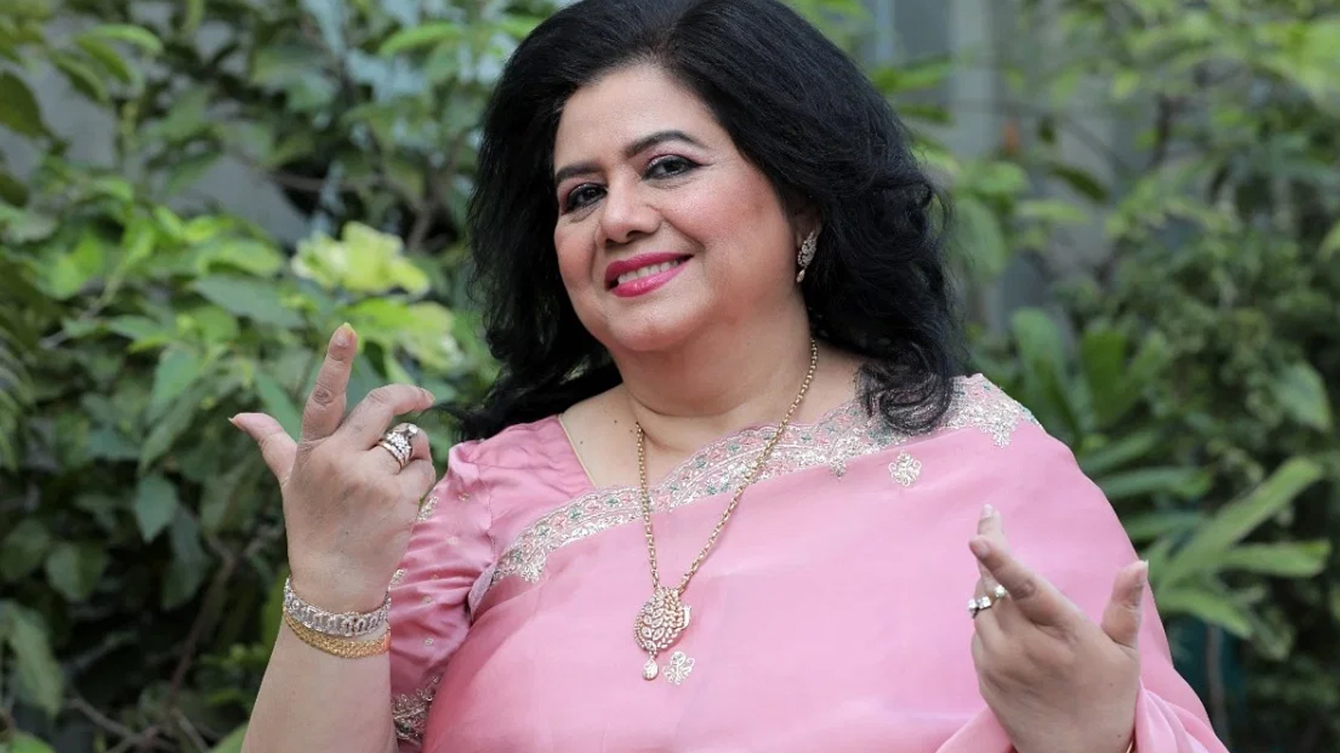 কিংবদন্তি রুনা লায়লাকে নিয়ে উপন্যাস ‘মায়ার সিংহাসন’
