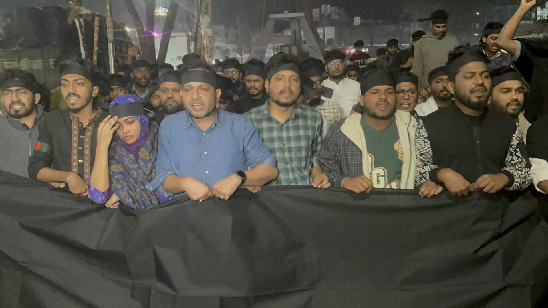ইনকিলাব মঞ্চের মুখপাত্র ওসমান হাদির মৃত্যুতে নারায়ণগঞ্জে শোক ও প্রতিবাদ মিছিল