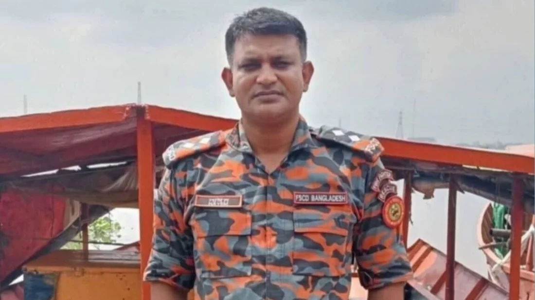 টঙ্গীর রাসায়নিক আগুন নেভাতে গিয়ে ফায়ার সার্ভিস কর্মকর্তার মৃত্যু