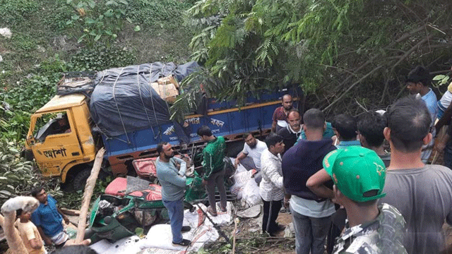 এপ্রিলে সড়কে ঝরল ৫৮৮ প্রাণ