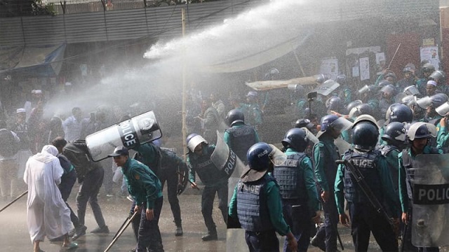 শিক্ষকদের সমাবেশে পুলিশের লাঠিপেটা, জলকামান