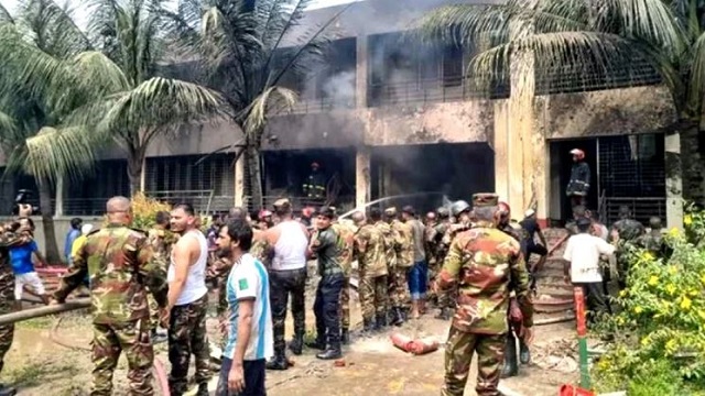 উত্তরায় স্কুল ভবনে বিমান বিধ্বস্ত, দগ্ধ ২৭, আতঙ্কে শিক্ষাঙ্গন