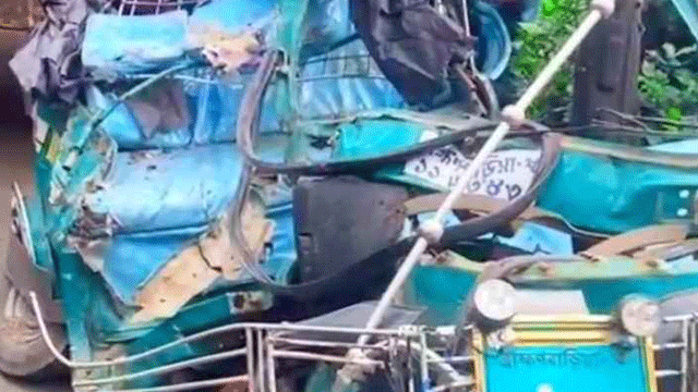 নবীনগরে বাসচাপায় অটোরিকশার চালকসহ নিহত ৩