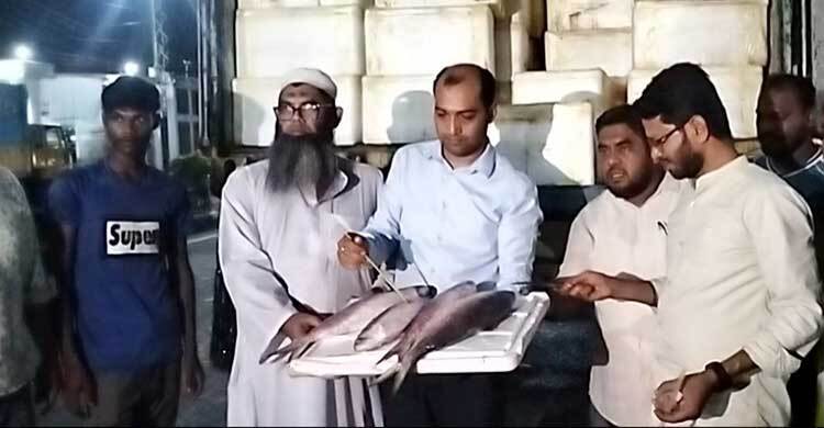 দুর্গাপূজায় ভারতে প্রথম চালানে গেলো ৩৭ টন ইলিশ