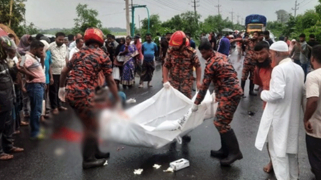 বগুড়ায় ট্রাকের ধাক্কায় তিন মোটরসাইকেল আরোহী নিহত