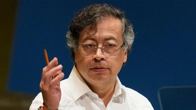 ট্রাম্পের সমালোচক কলম্বিয়ার প্রেসিডেন্ট পেত্রো, স্ত্রী-পুত্রের ওপর মার্কিন নিষেধাজ্ঞা