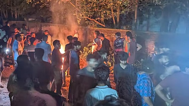 চবি শিক্ষার্থী-স্থানীয় সংঘর্ষে আহত ৬০, পরীক্ষা স্থগিত