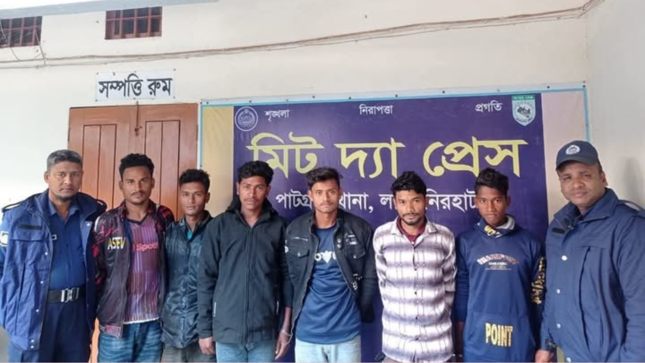 পাটগ্রামে অবৈধ বালু উত্তোলনবিরোধী অভিযানে ৭টি ট্রলি জব্দ, আটক ৫