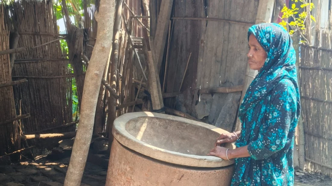 চোরের হানায় উপার্জনের শেষ সম্বল হারালেন বৃদ্ধা জরিনা বেগম