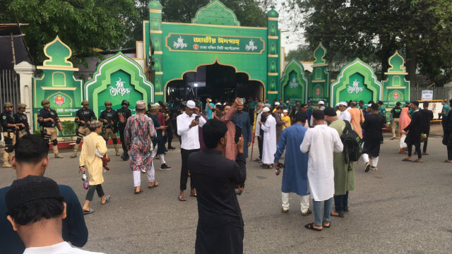 জাতীয় ঈদগাহে ঈদের প্রধান জামাত অনুষ্ঠিত
