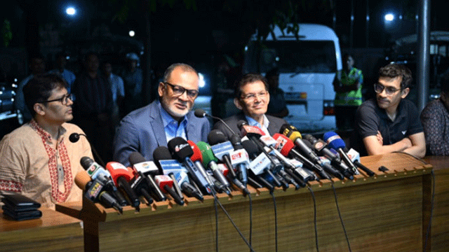 শুল্ক ইস্যুতে যুক্তরাষ্ট্রের সঙ্গে সরাসরি যোগাযোগ করবেন প্রধান উপদেষ্টা: বাণিজ্য উপদেষ্টা