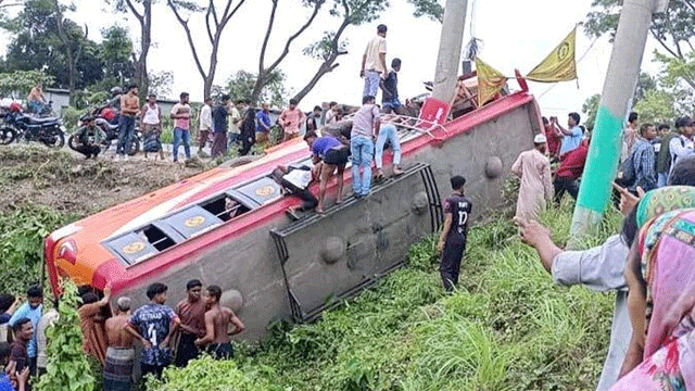 ঈদ যাত্রায় ৩১৫ সড়ক দুর্ঘটনায় নিহত ৩২২, আহত ৮২৬