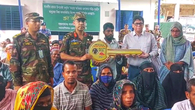 বন্যায় ক্ষতিগ্রস্তদের মাঝে ৩০০ ঘর হস্তান্তর