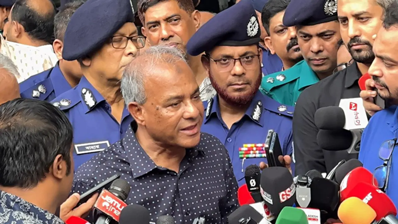 খাগড়াছড়ির ঘটনায় প্রতিবেশী দেশের ইন্ধন: স্বরাষ্ট্র উপদেষ্টা