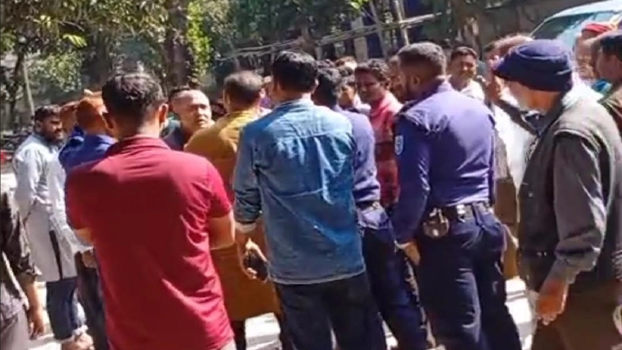 রানীশংকৈলে আওয়ামী লীগ কর্মী আটক নিয়ে থানায় যুবদল নেতার হুমকি!