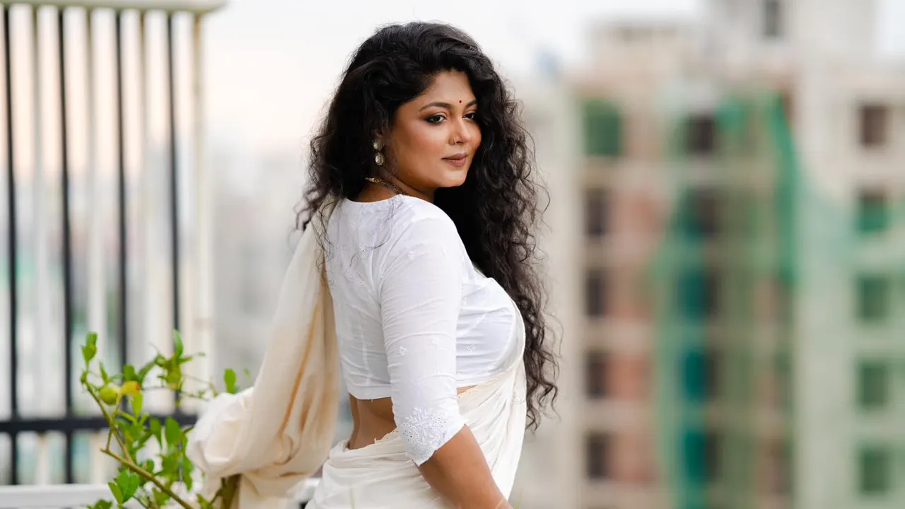 পর্দার বাইরের ভুবনে মৌসুমীর নতুন যাত্রা