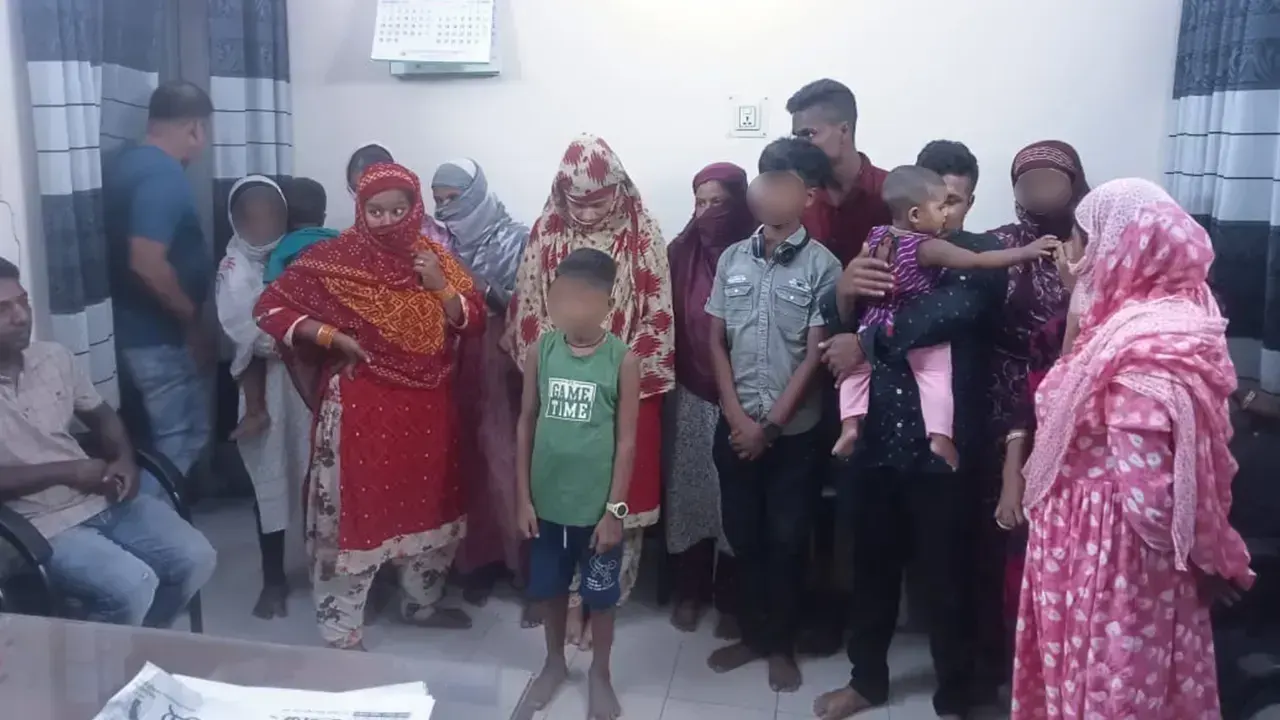 ভারতে আটক ১৫ বাংলাদেশিকে বিজিবির কাছে হস্তান্তর