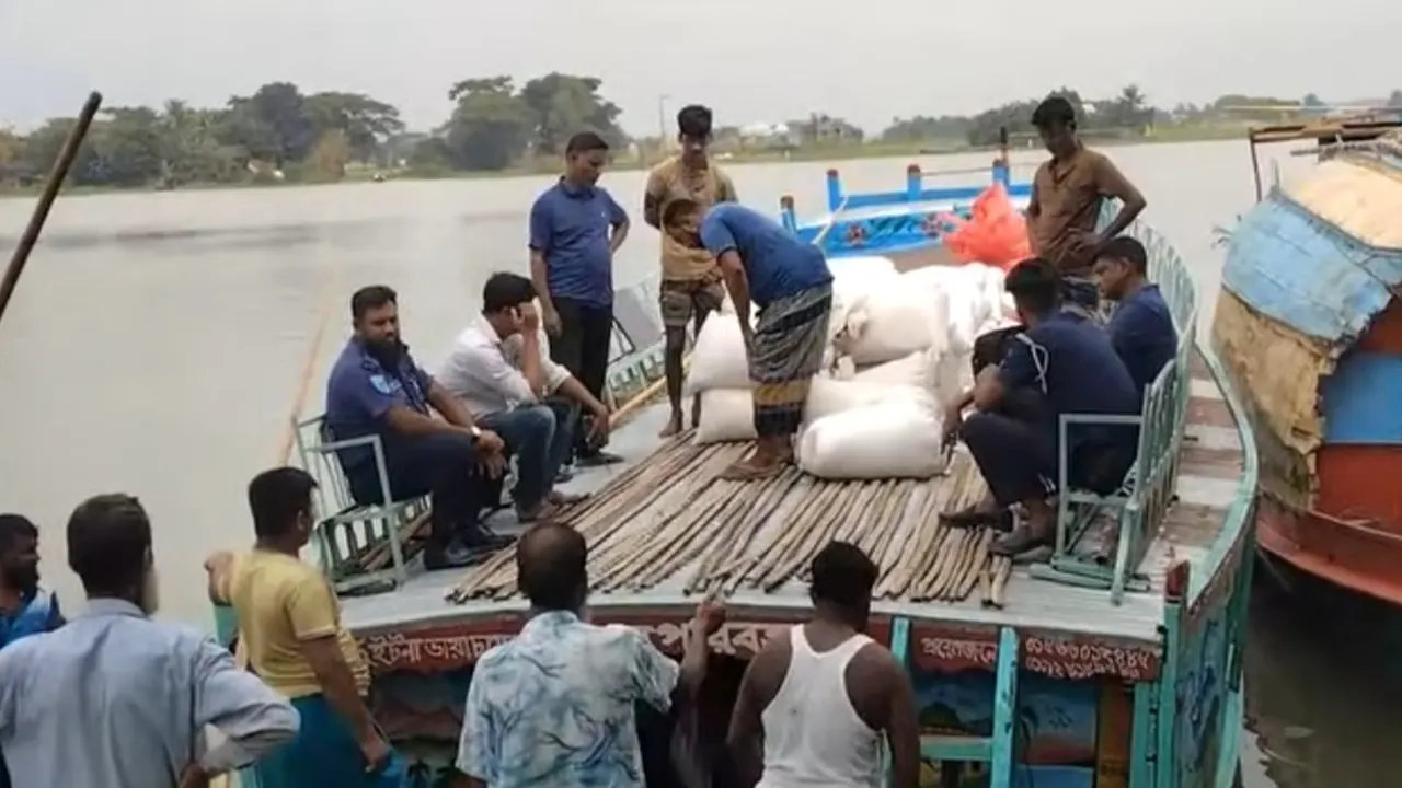 কিশোরগঞ্জে খাদ্যবান্ধব কর্মসূচির চাল পাচারকালে ৭২ বস্তা চালসহ আটক ৩ মাঝি