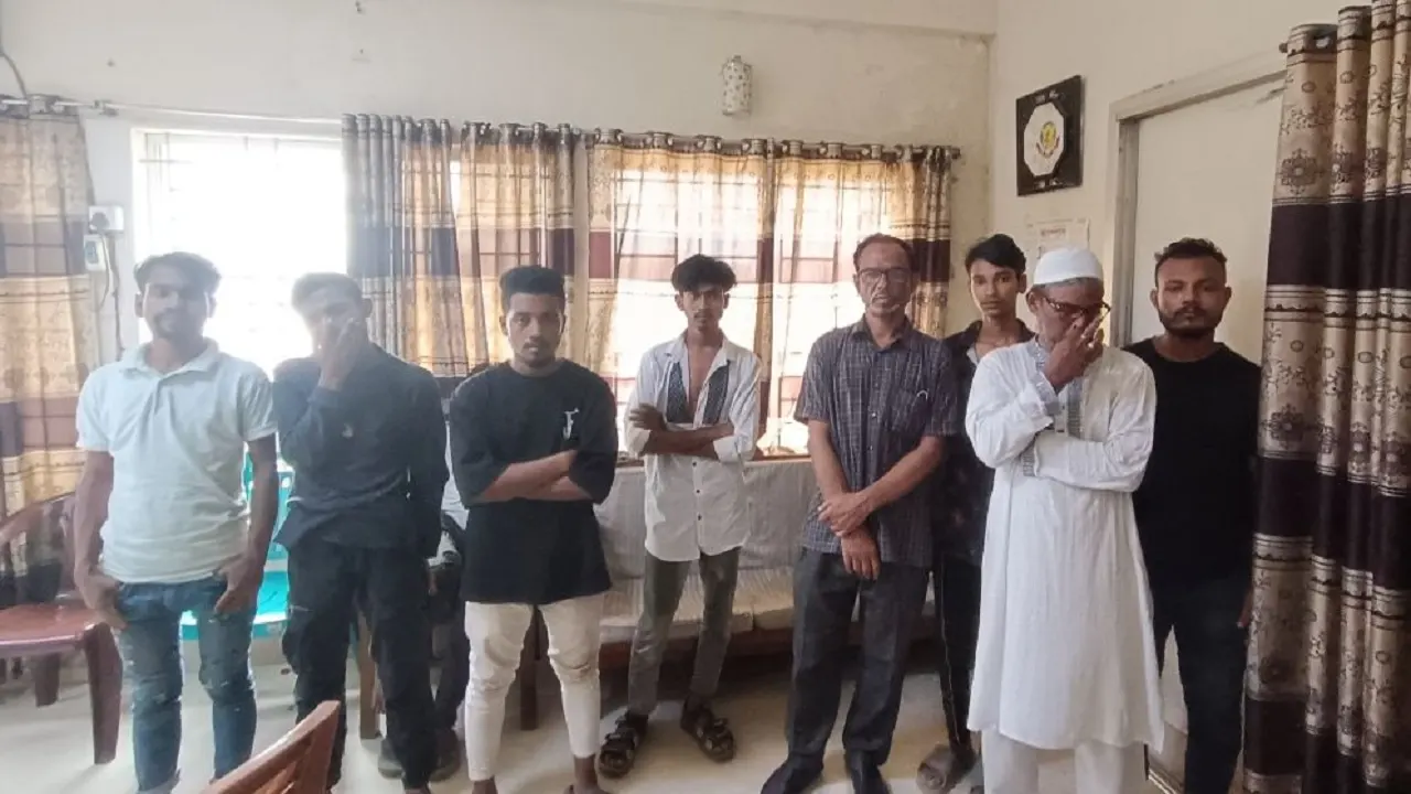 আ.লীগের ঝটিকা মিছিল, ১১ জন আটক