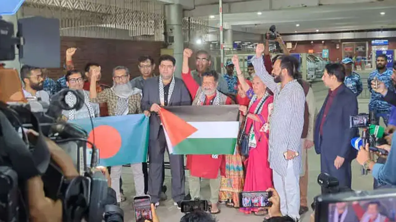 ইসরায়েল কারাগার থেকে মুক্তি পেয়ে দেশে ফিরলেন শহিদুল আলম