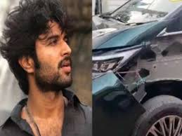 দুর্ঘটনার কবলে বিজয়