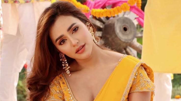 মা-বাবার বিবাহবার্ষিকীতে আবেগঘন বার্তা দিলেন নুসরাত ফারিয়া