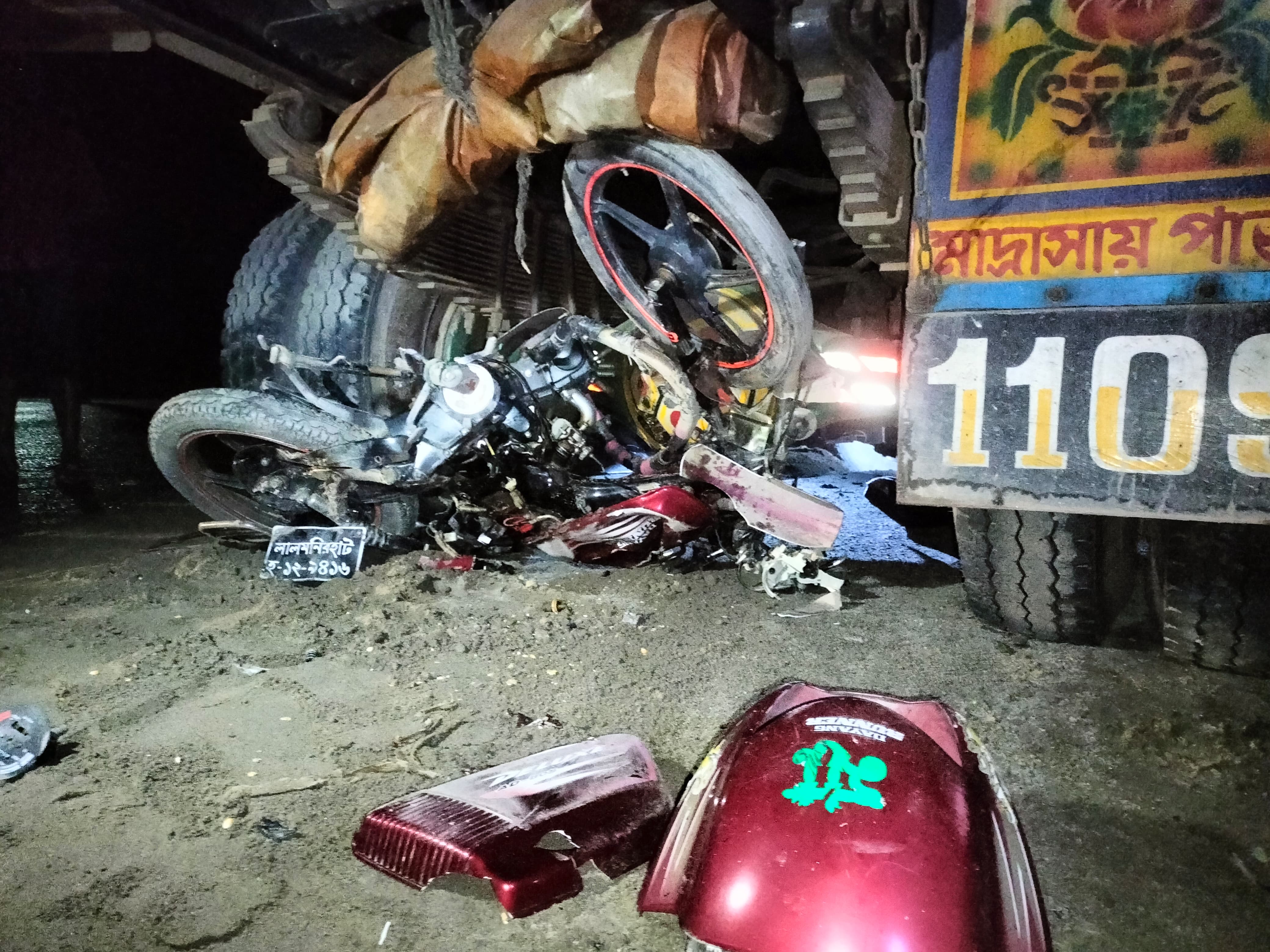 ট্রাকের চাপায় মোটরসাইকেল চালক নিহত, আহত ১
