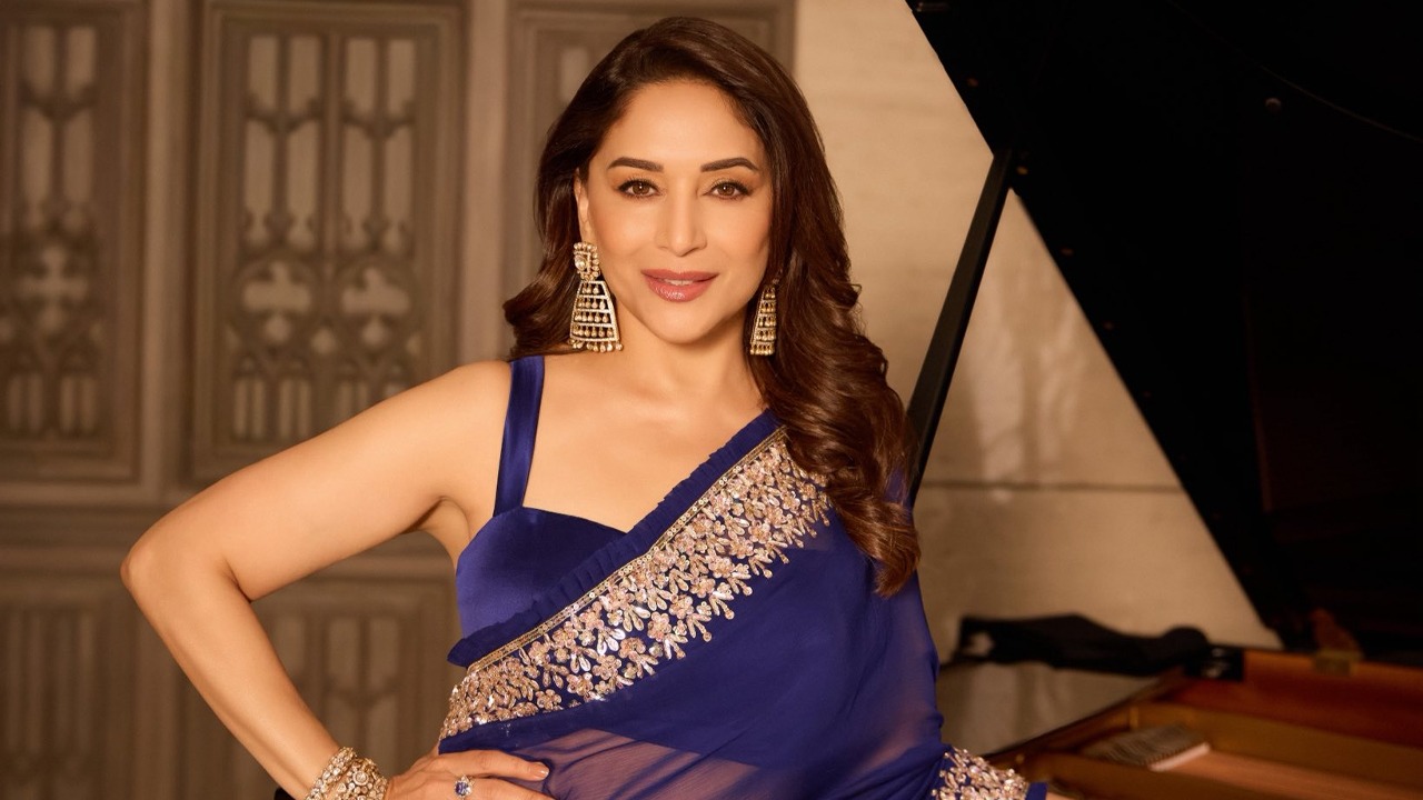 কানাডা ইভেন্টে দেরি করে মঞ্চে ওঠায় বিতর্কে মাধুরী দীক্ষিত