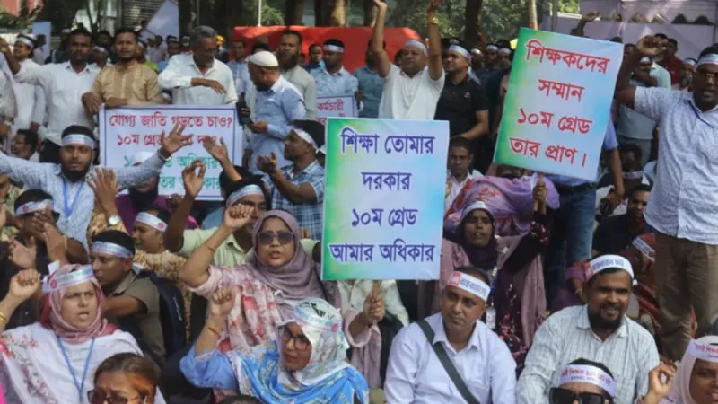 অনির্দিষ্টকালের কর্মবিরতি ঘোষণা প্রাথমিকের শিক্ষকদের