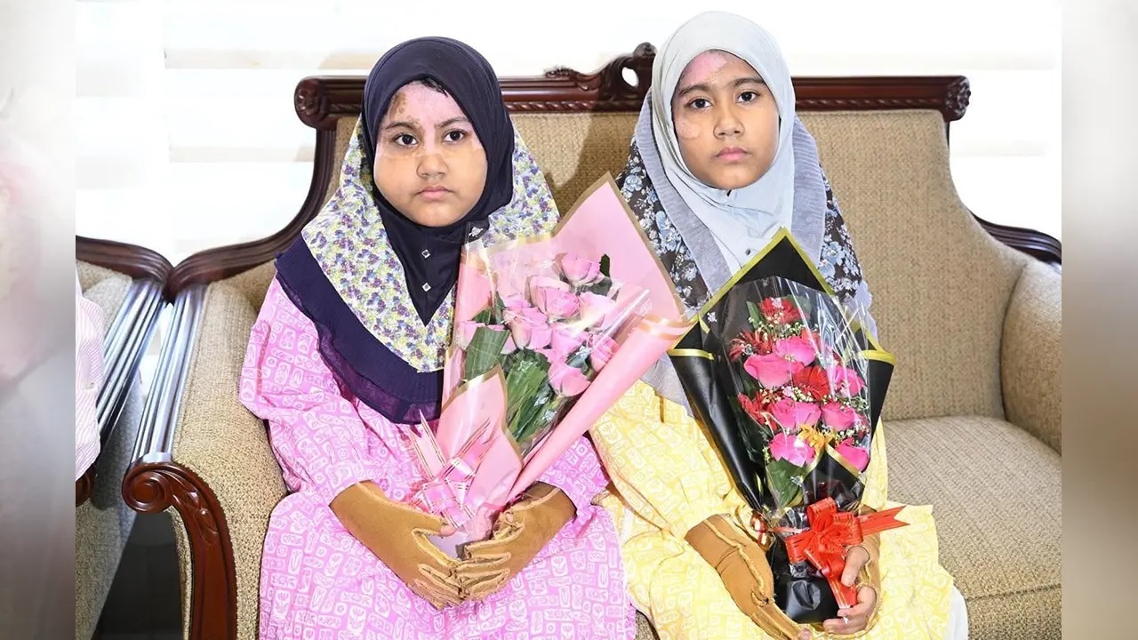 মাইলস্টোন ট্র্যাজেডির সাড়ে তিন মাস পর বাড়ি ফিরছে যমজ বোন সায়রা ও সায়মা