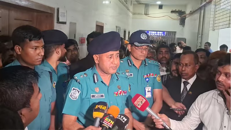 রাজশাহীতে বিচারকের ছেলে হত্যা, স্ত্রী গুরুতর আহত