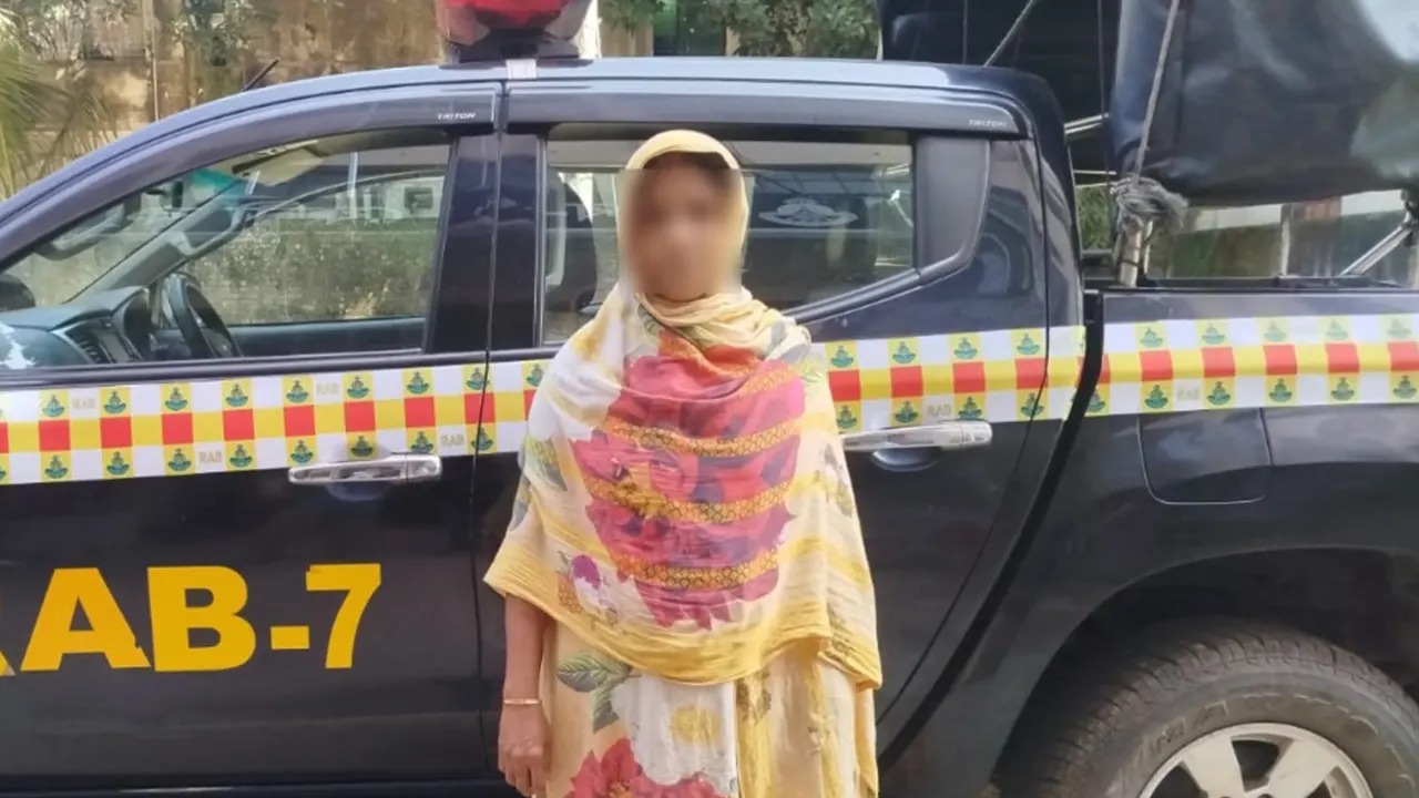ফেনীতে ১১ লাখ টাকার ইয়াবাসহ রোহিঙ্গা নারী মাদক কারবারি আটক
