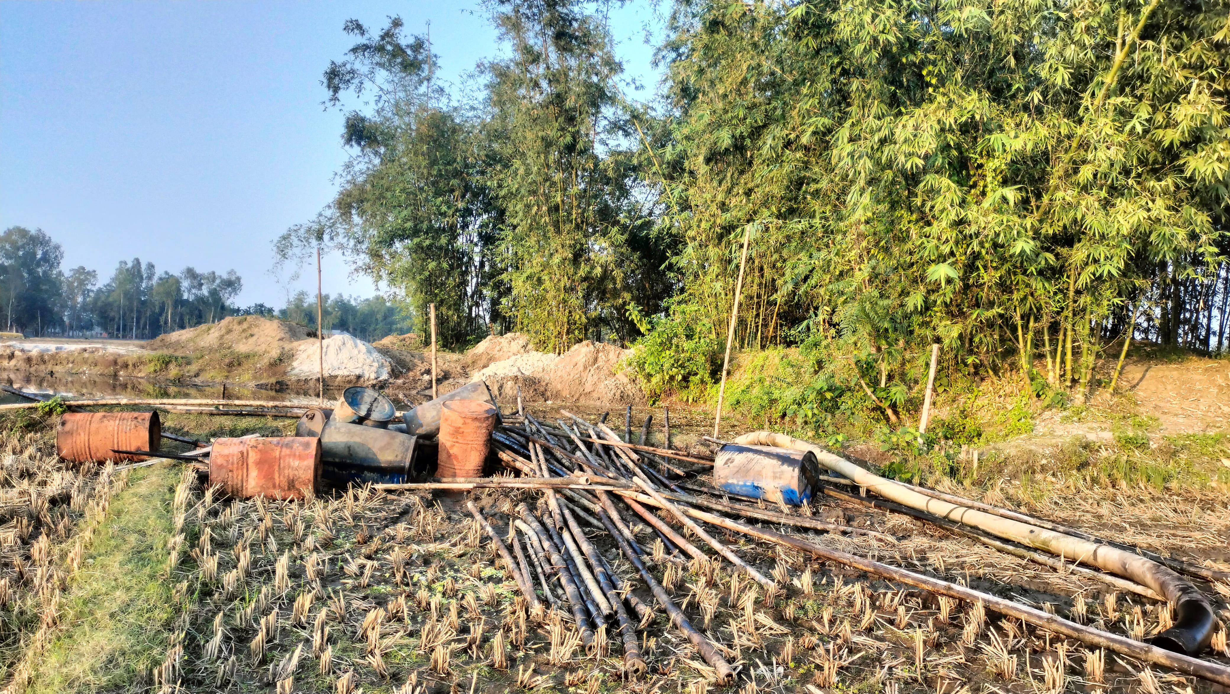 পাটগ্রামে অবৈধ বালু উত্তোলন বন্ধে অভিযান পুলিশকে অকথ্য গালিগালাজ বিএনপি নেতার