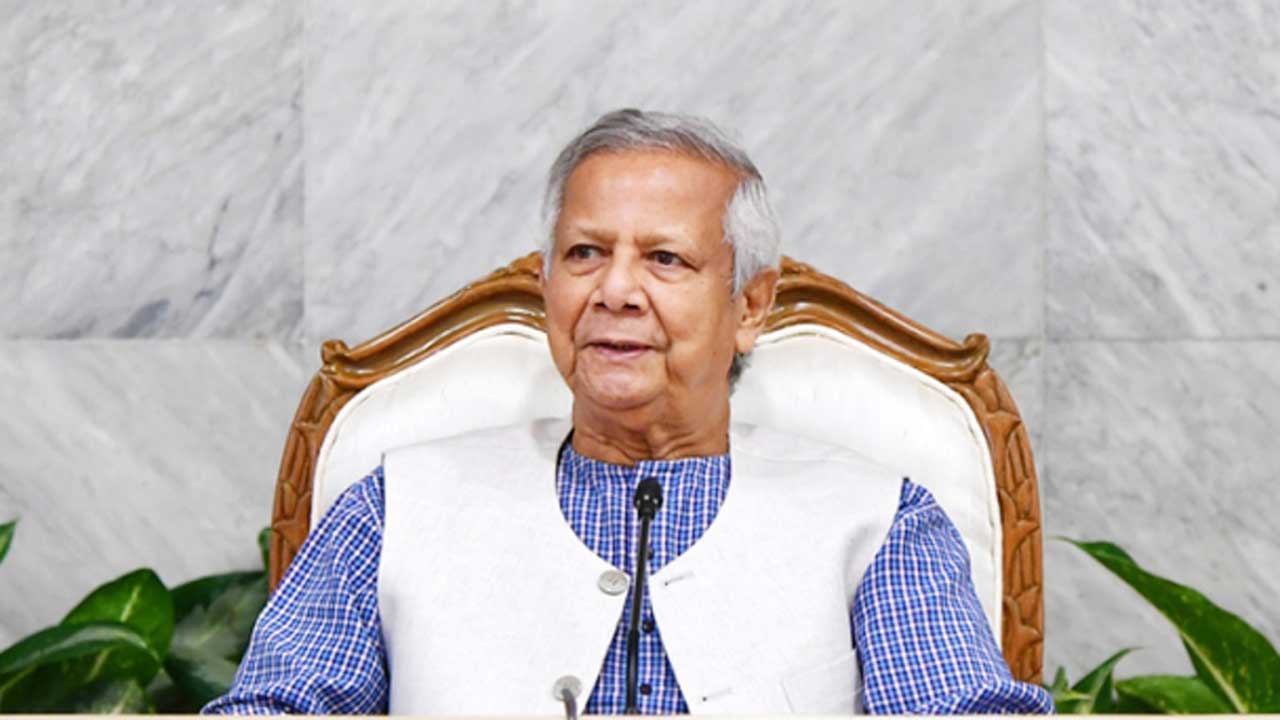 জাতীয় ফুটবল দলকে অভিনন্দন প্রধান উপদেষ্টা মুহাম্মদ ইউনূসের