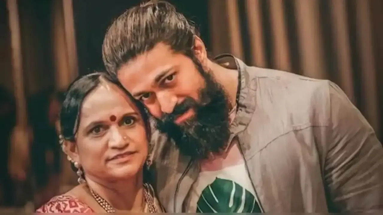 ‘কেজিএফ’ তারকা যশের মা পুষ্পলতা মামলা দায়ের করেছেন