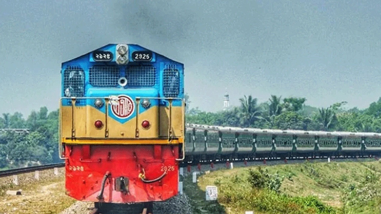 সিরাজগঞ্জে ট্রেনে পেট্রোল বোমা নিক্ষেপের ঘটনা