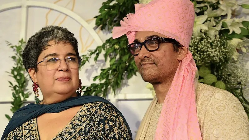 প্রাক্তন স্ত্রীকে চমকে দিলেন আমির খান